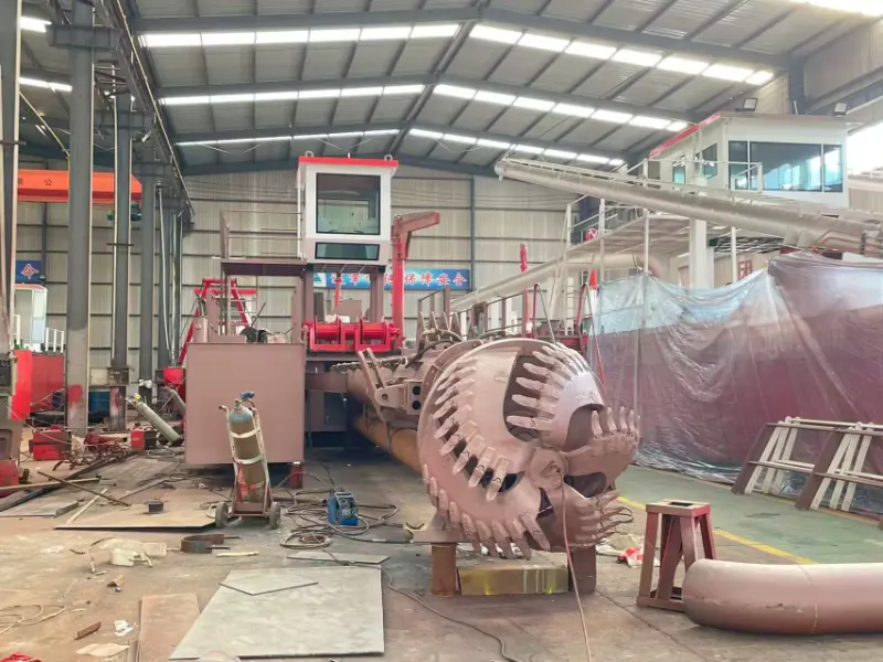 A libériai ügyfelek számára testreszabott JMD350 vágó szívókotrógép rohanó gyártás alatt áll